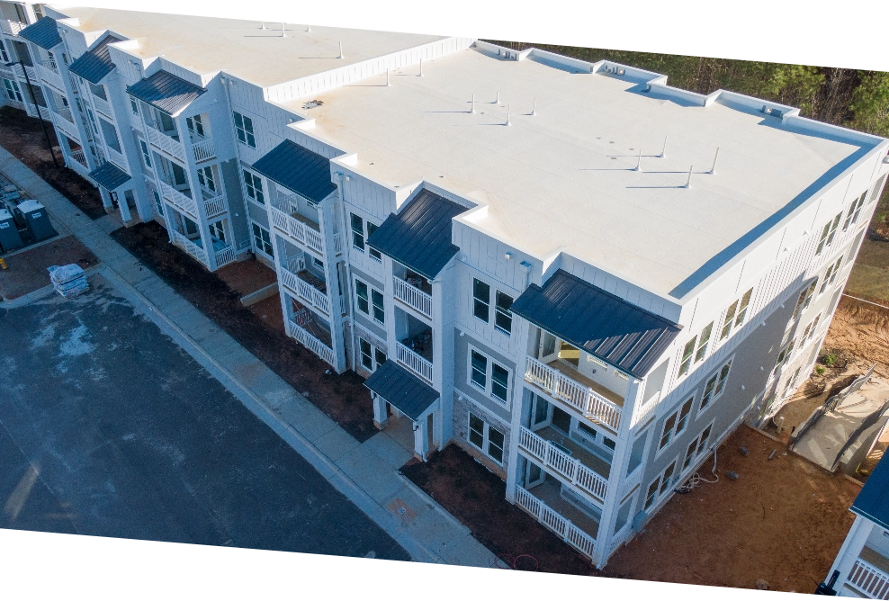 Workman-install-tile-on-roof-of-new-house-under-construction-1@2x.webp