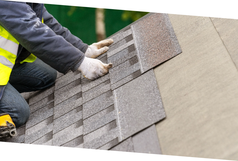 Workman install tile on roof of new house under construction@2x